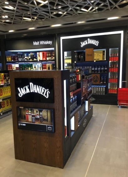 Jack Daniels -  Havalimanı Gondol Stant Tasarım ve imalat Uygulamamız